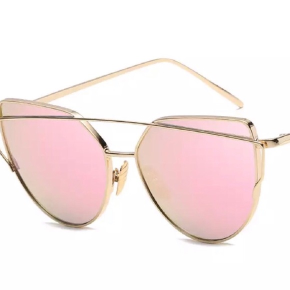 💕CLASSY AND COOL💕Pink cateye mirror sunglasses - Picture 4 of 4